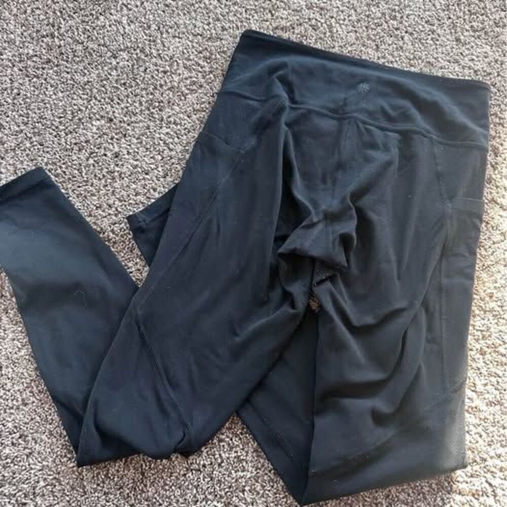 Athleta black leggings with pockets